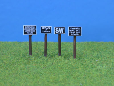 PDZ12 PD Marsh Trackside signs with printed notices (4)
