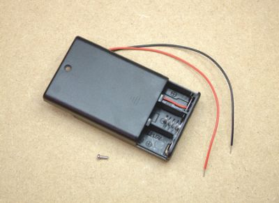 21005 Enclosed Battery box with wired in fly lead. -for 3 AA size Batteries.