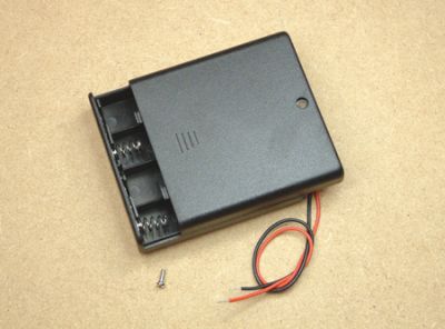 21006 Enclosed Battery box with wired in fly lead. -for 4 AA size Batteries.