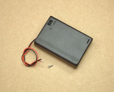 21008 Enclosed Battery box with wired in fly lead & ON/OFF switch. -for 3 AA size Batteries.
