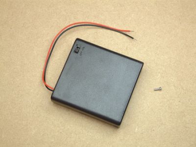21009 Enclosed Battery box with wired in fly lead & ON/OFF switch. -for 4 AA size Batteries.