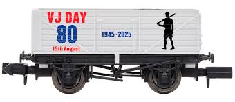 2F-071-101 Dapol 7 Plank VJ Day Army 80th Anniversary Weathered