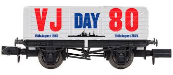 2F-071-102 Dapol 7 Plank VJ Day Navy 80th Anniversary