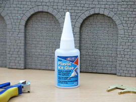 DELUXE MATERIALS MODEL GLUES FOR PLASTIC KITS 