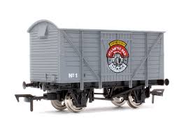 4F-012-075 Dapol Van Titanic Brewery Atlantic Red