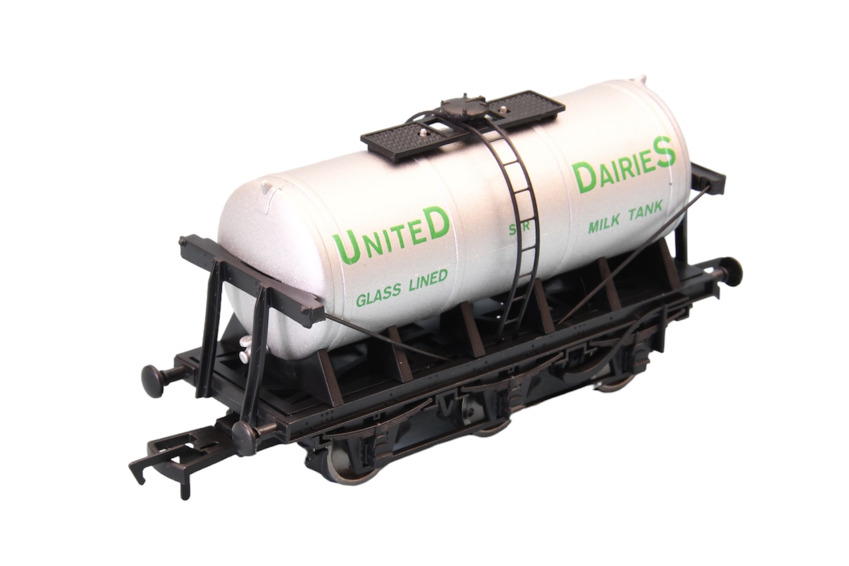 4F-031-027 Dapol 6 Wheel Milk Tank SR United Dairies