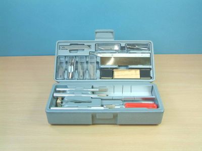 73516 30pc Deluxe Craft Tool Set in case