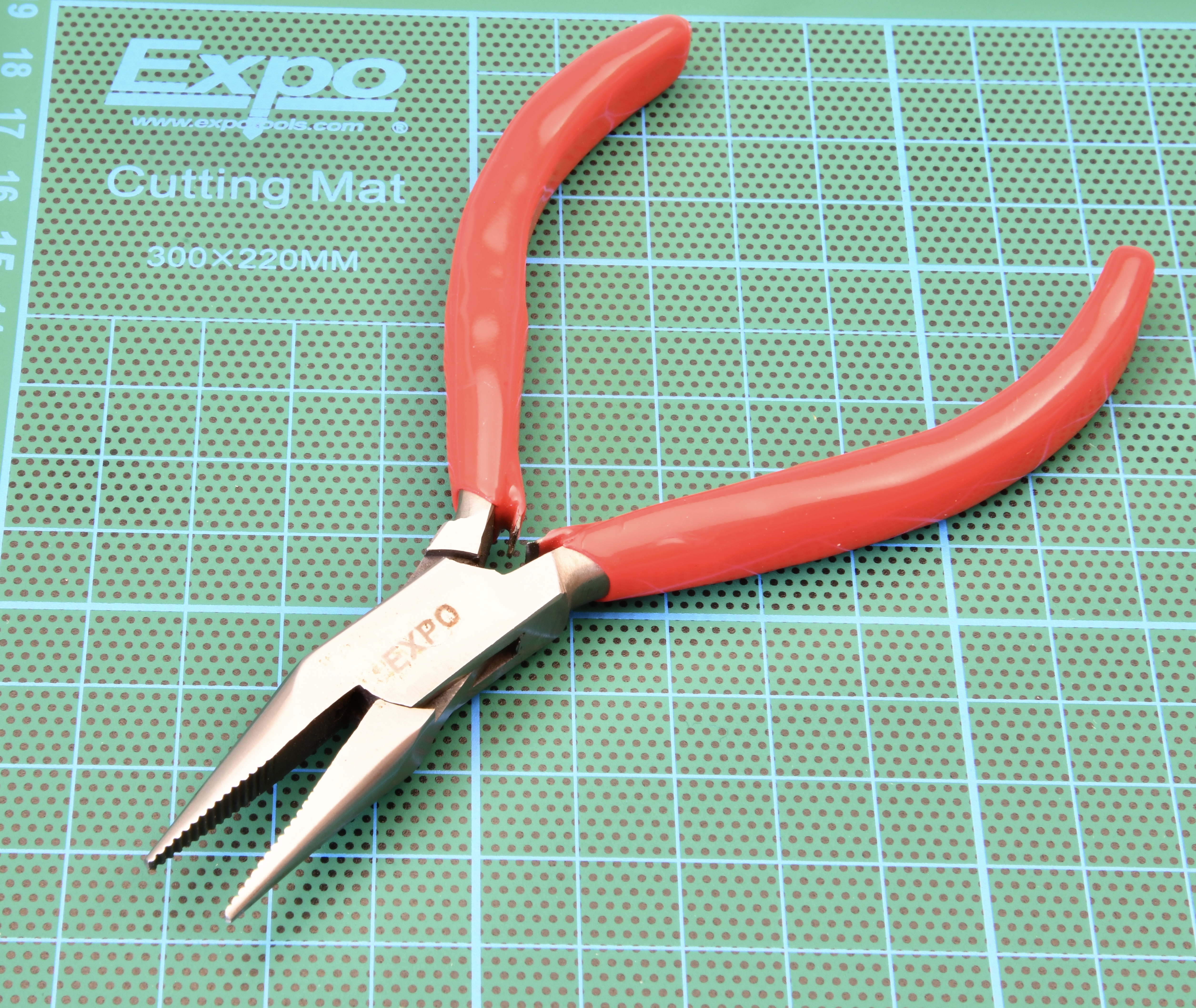 75559 Snipe Nose Plier with Serrated Jaws