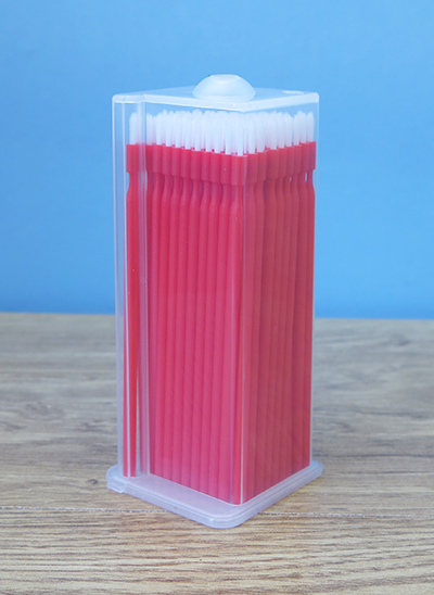 A45822 - 100 Piece Dispenser Box Medium Red Bendable Brush Applicators