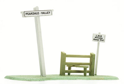 C078 Dapol Signpost & Stile