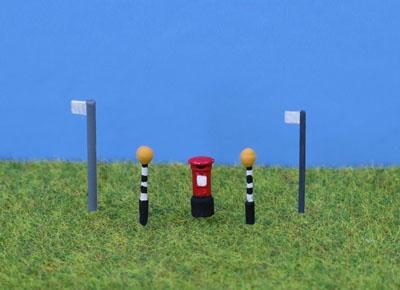 PDX62 PD Marsh N Gauge Painted Bus Stops & Post Box