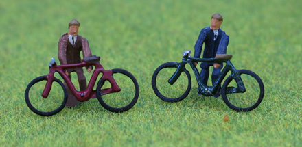 PDZ08 PD Marsh OO Gauge Painted Cyclists